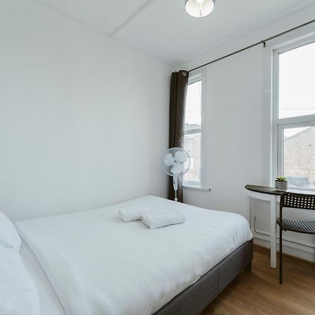 Manor House Great Rooms To Stay Лондон Екстериор снимка