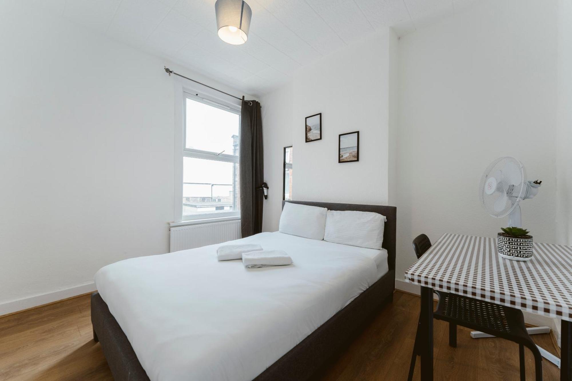 Manor House Great Rooms To Stay Лондон Екстериор снимка