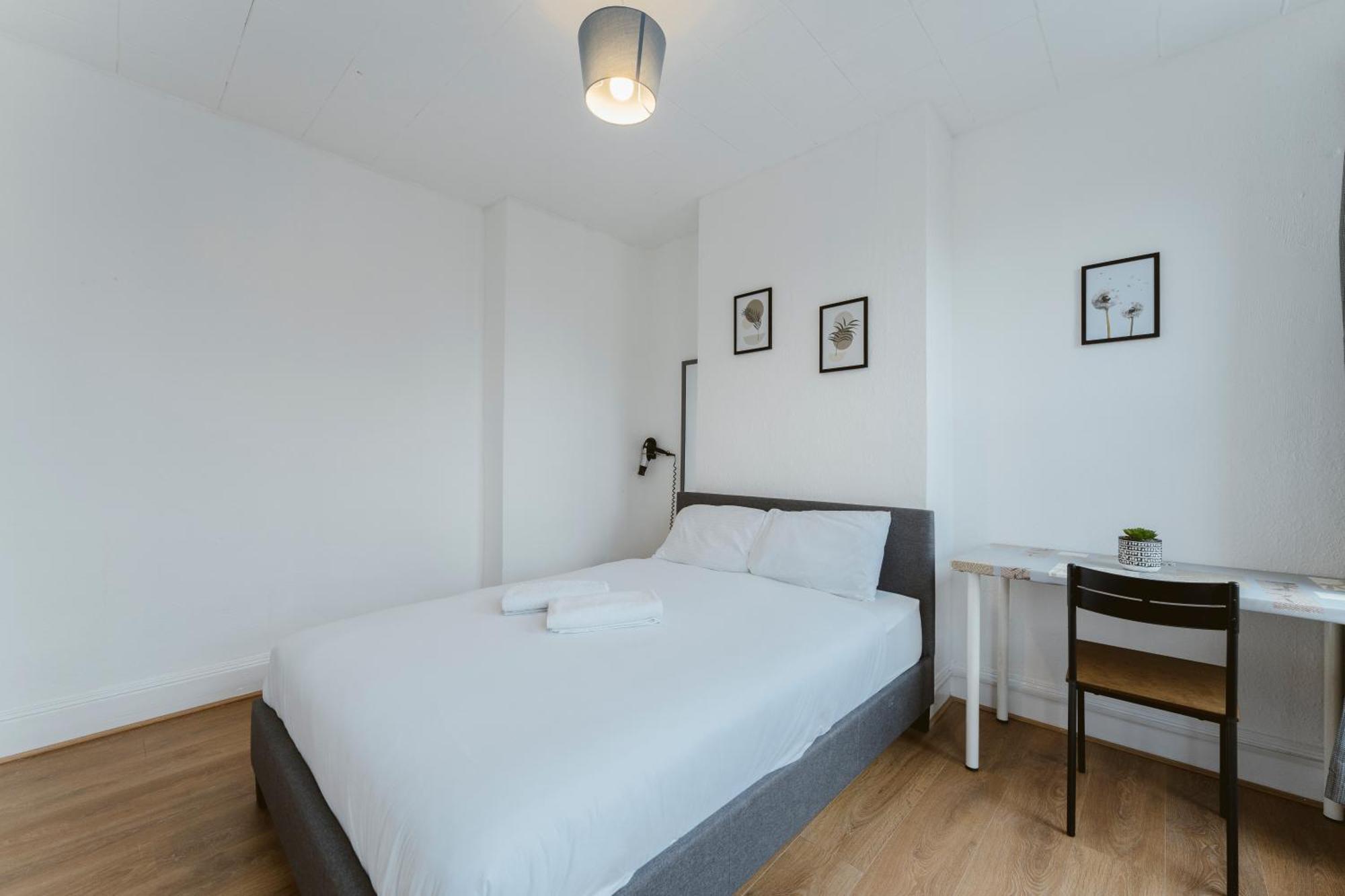 Manor House Great Rooms To Stay Лондон Екстериор снимка