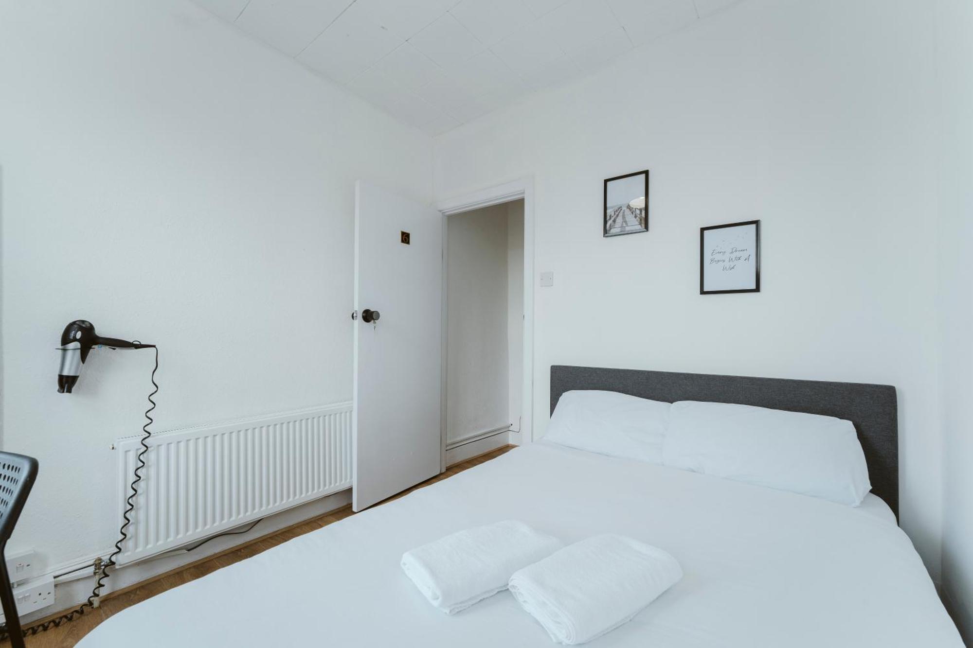 Manor House Great Rooms To Stay Лондон Екстериор снимка