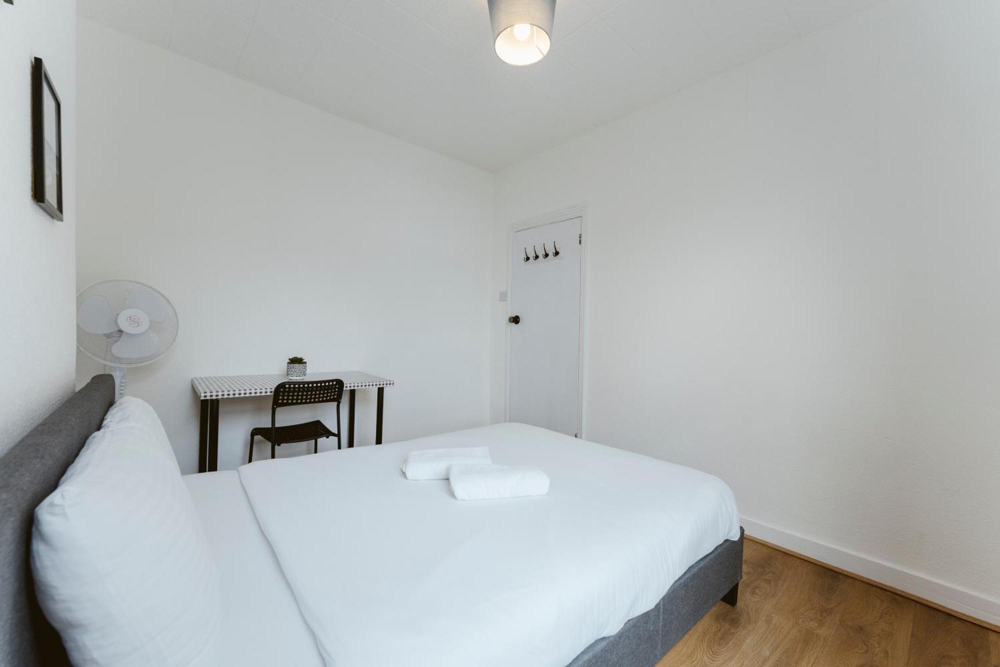 Manor House Great Rooms To Stay Лондон Екстериор снимка