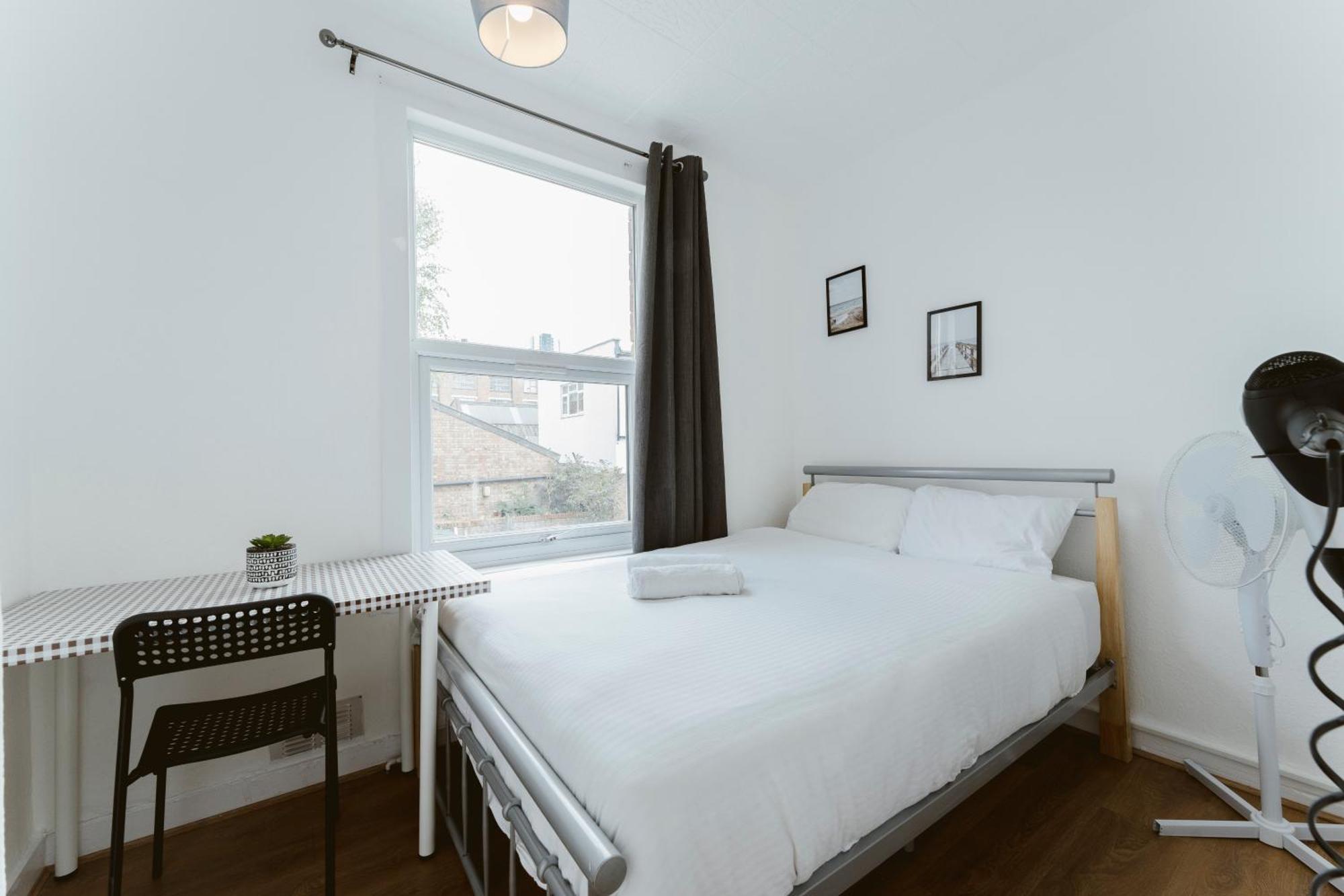 Manor House Great Rooms To Stay Лондон Екстериор снимка