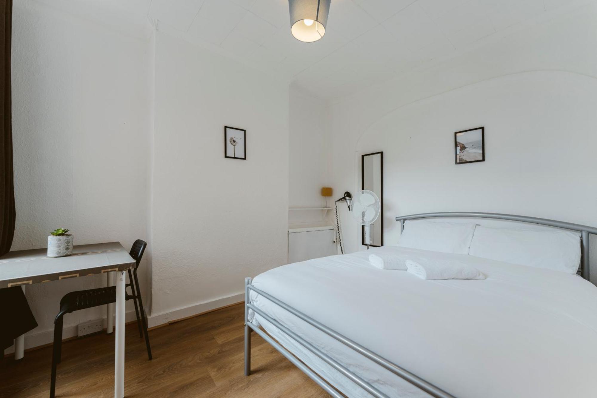 Manor House Great Rooms To Stay Лондон Екстериор снимка